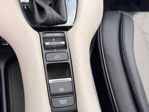 Used 2025 Honda HR-V LX image 27
