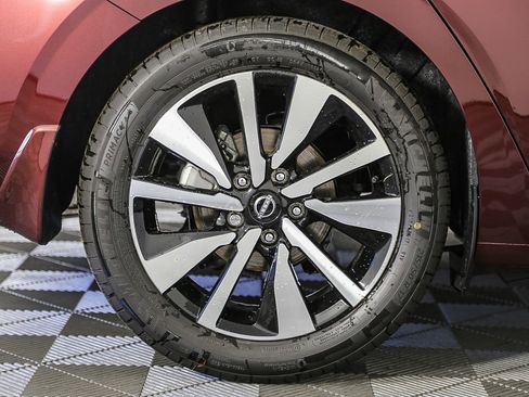 Used 2025 Nissan Sentra SV w/ SV Premium Package image 9