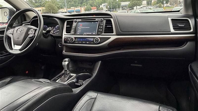 Used 2015 Toyota Highlander Limited Platinum AWD/4WD image 34