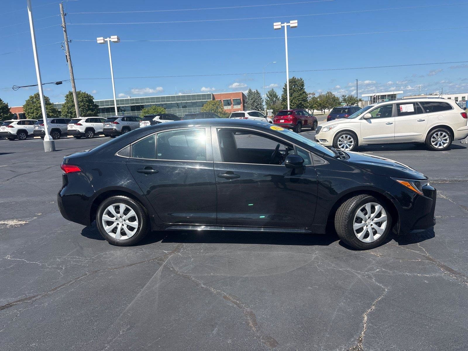Used 2025 Toyota Corolla LE FWD image 11
