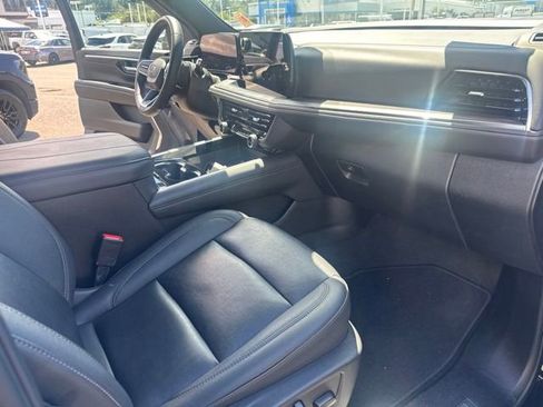 Used 2025 Chevrolet Suburban Z71 AWD/4WD image 17