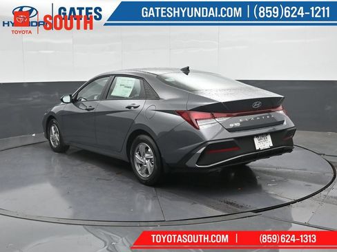 Used 2025 Hyundai Elantra SE FWD image 8