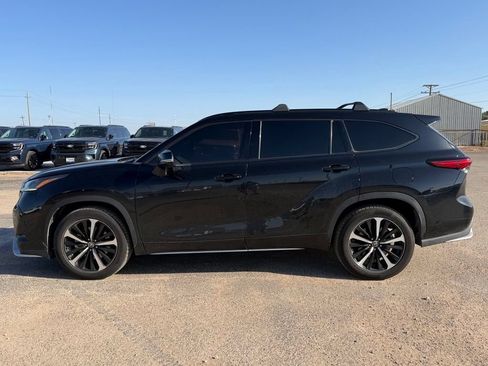 Used 2022 Toyota Highlander XSE FWD image 8