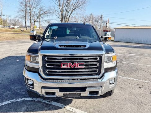 Used 2019 GMC Sierra 2500 SLT w/ Duramax Plus Package AWD/4WD image 2