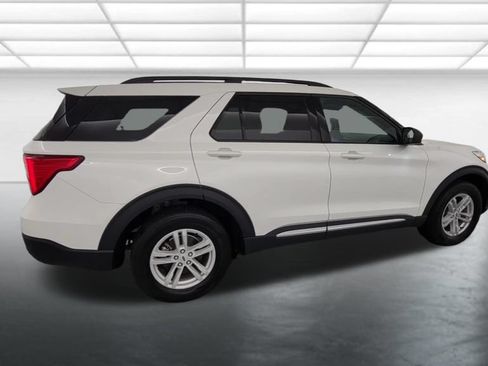 Used 2024 Ford Explorer XLT w/ Equipment Group 202A AWD/4WD image 9