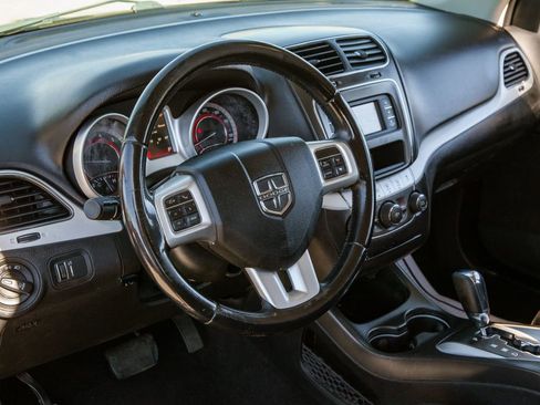 Used 2019 Dodge Journey SE w/ Connectivity Group FWD image 10