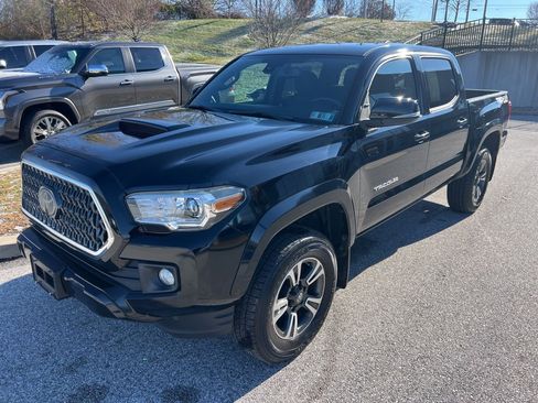 Used 2018 Toyota Tacoma TRD Sport image 8