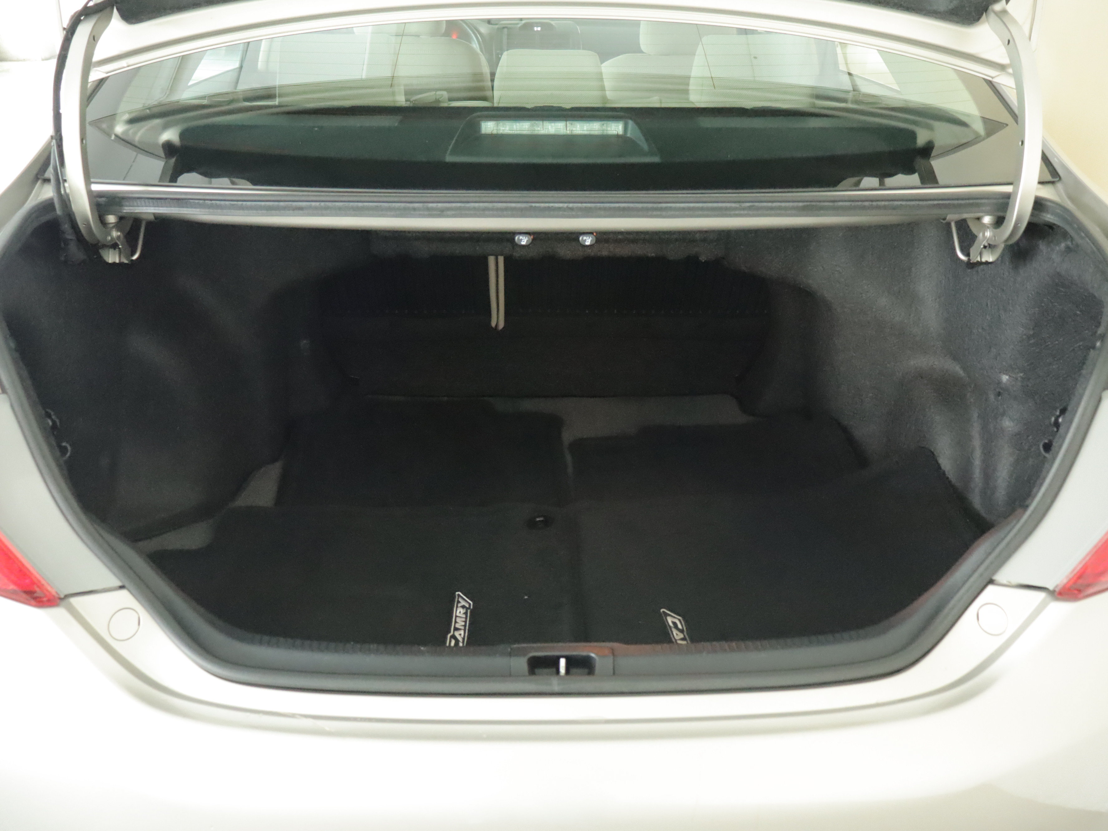 Used 2014 Toyota Camry LE FWD image 19