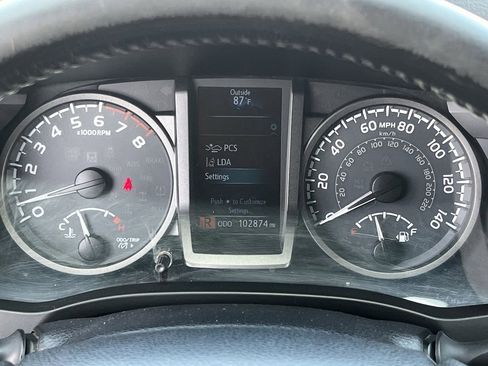 Used 2018 Toyota Tacoma TRD Off-Road w/ Technology Package RWD image 29