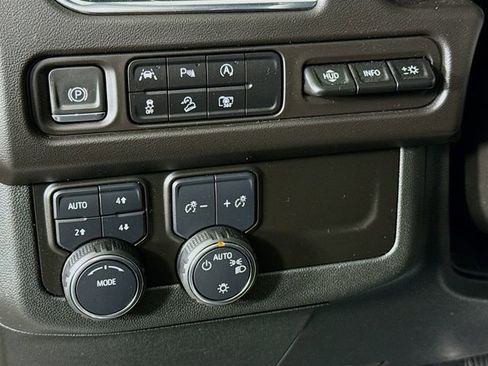 Used 2023 Chevrolet Suburban High Country AWD/4WD image 12