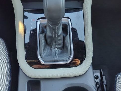 Used 2025 Subaru Forester Premium image 9