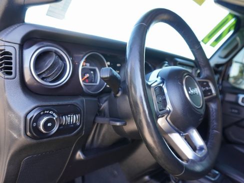 Used 2020 Jeep Wrangler Unlimited Sahara image 12