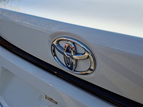 Used 2023 Toyota Corolla LE image 28