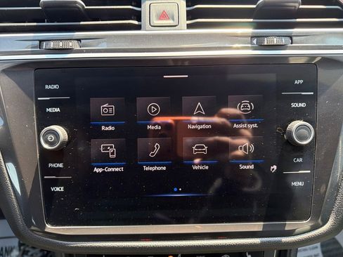 Used 2024 Volkswagen Tiguan SE FWD image 21