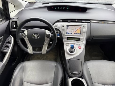 Used 2015 Toyota Prius Five w/ Advanced Technology Package image 19