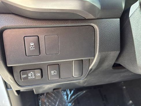 Used 2023 Toyota Tacoma SR5 w/ SR5 Appearance Package RWD image 17