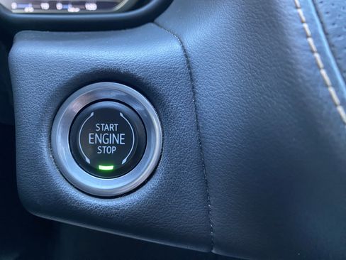 Used 2022 GMC Yukon XL AT4 image 25