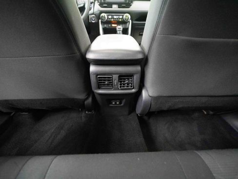 Used 2019 Toyota RAV4 XLE FWD image 22