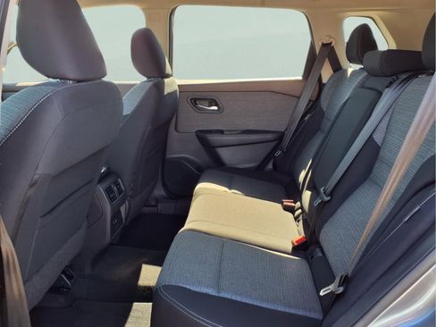 Used 2022 Nissan Rogue SV FWD image 11