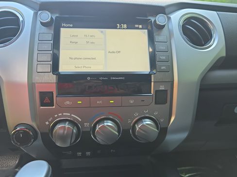 Used 2020 Toyota Tundra SR5 w/ SR5 Convenience Package AWD/4WD image 18