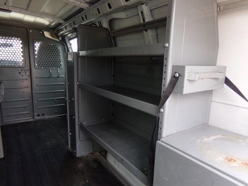 Used 2015 Chevrolet Express 2500 image 10