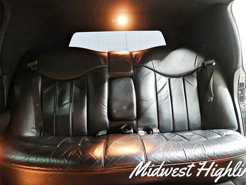 Used 1997 Lincoln Town Car Executive image 25