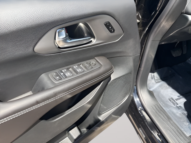 New 2027 Chrysler Pacifica Select FWD image 29