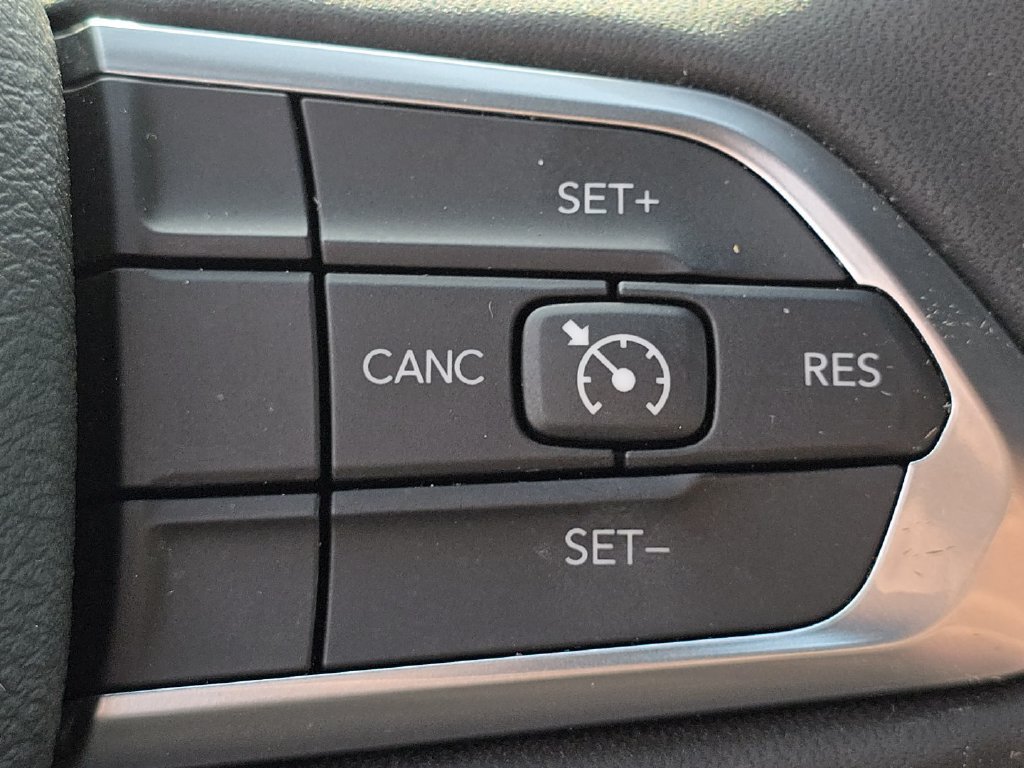Used 2023 Jeep Compass Latitude w/ Convenience Group AWD/4WD image 32
