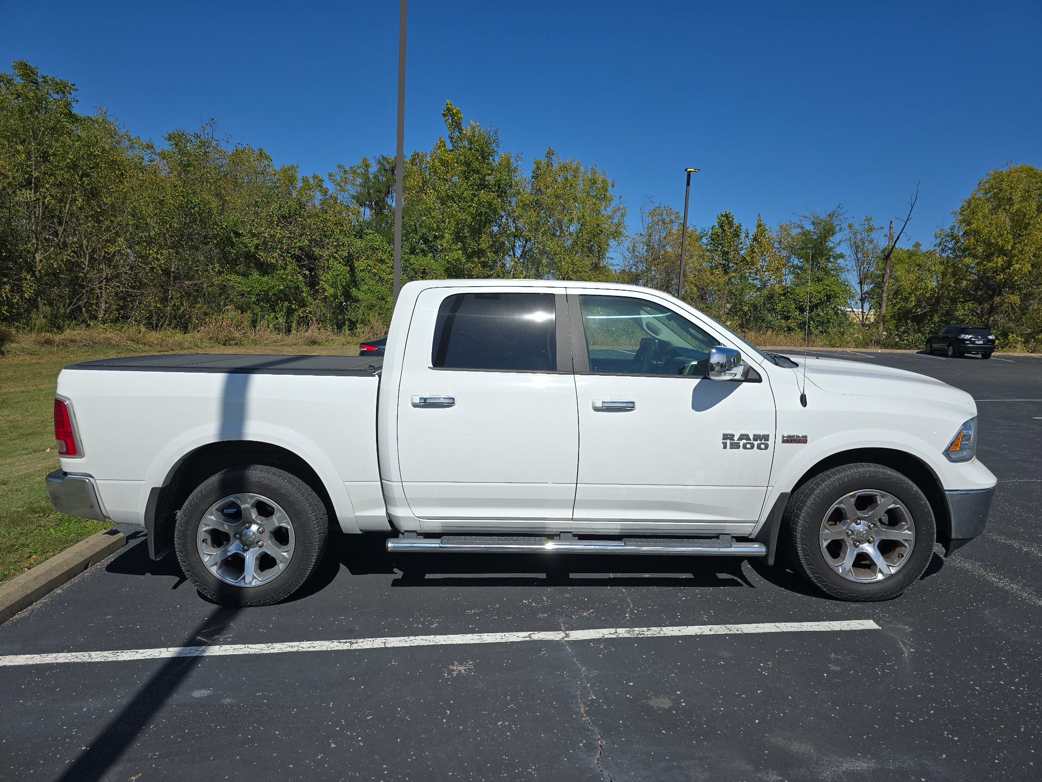 Used 2017 RAM 1500 Laramie AWD/4WD image 2