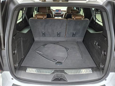 Used 2023 Chevrolet Suburban High Country image 13
