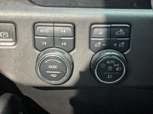Used 2022 Chevrolet Silverado 1500 LT Trail Boss w/ Convenience Package II AWD/4WD image 16