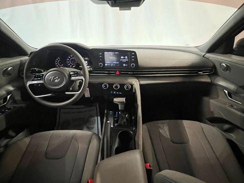 Used 2023 Hyundai Elantra SE FWD image 13