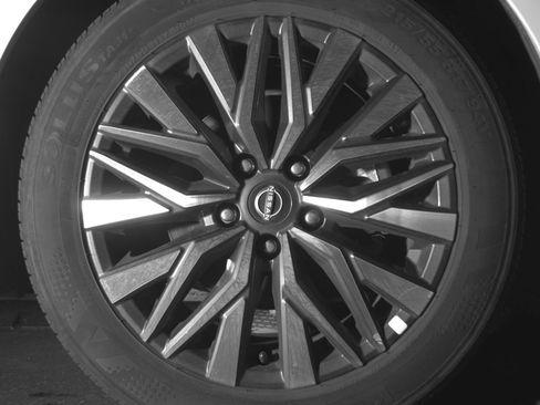 Used 2025 Nissan Altima 2.5 SV FWD image 13