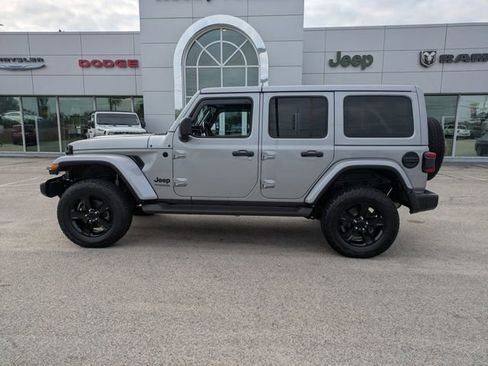 Used 2021 Jeep Wrangler Unlimited Sahara image 7