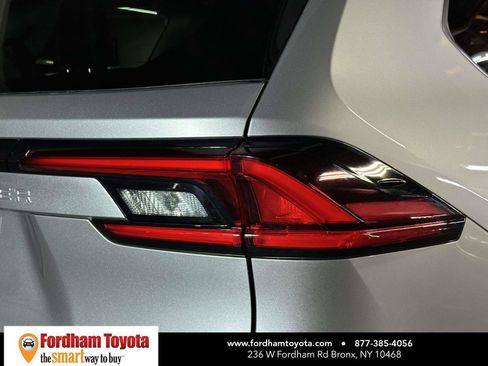Used 2025 Toyota Grand Highlander AWD image 9