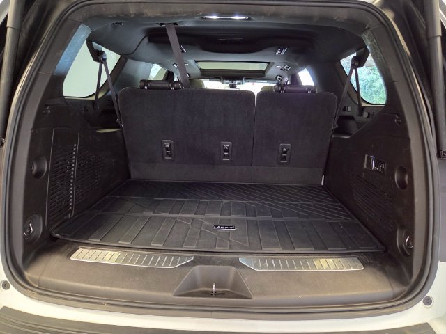 Used 2021 Chevrolet Suburban Premier w/ Premium Package RWD image 16