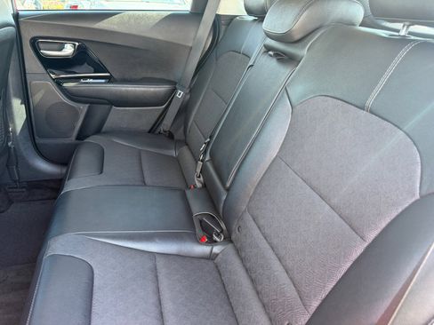 Used 2022 Kia Niro LXS FWD image 24