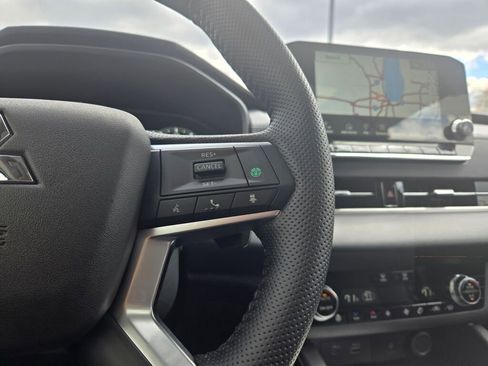 New 2025 Mitsubishi Outlander SEL image 32