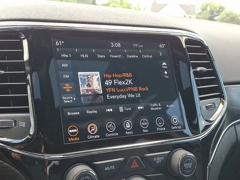 Used 2020 Jeep Grand Cherokee Limited image 17