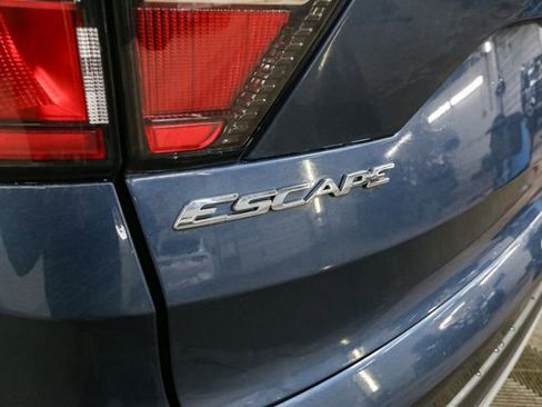 Used 2018 Ford Escape SE image 9