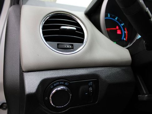 Used 2014 Chevrolet Cruze LS image 16