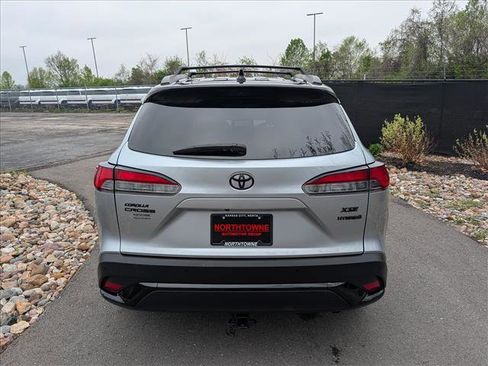Used 2023 Toyota Corolla Cross AWD Hybrid w/ Convenience Package image 4