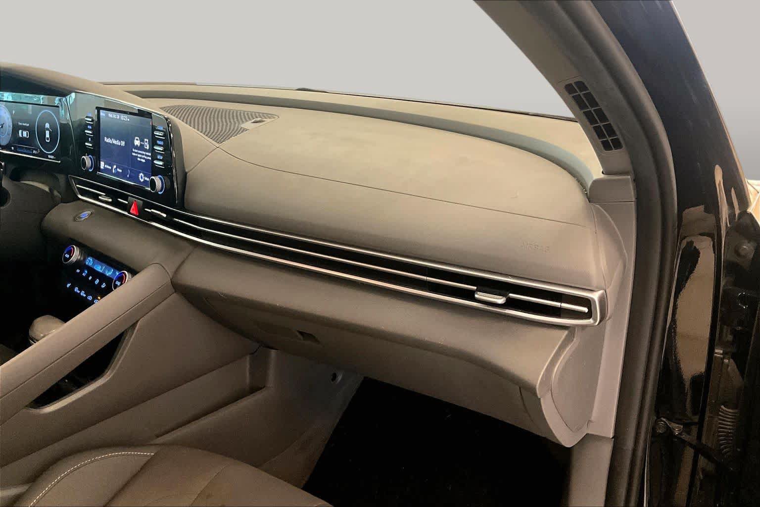 Used 2022 Hyundai Elantra SEL w/ Convenience Package FWD image 15
