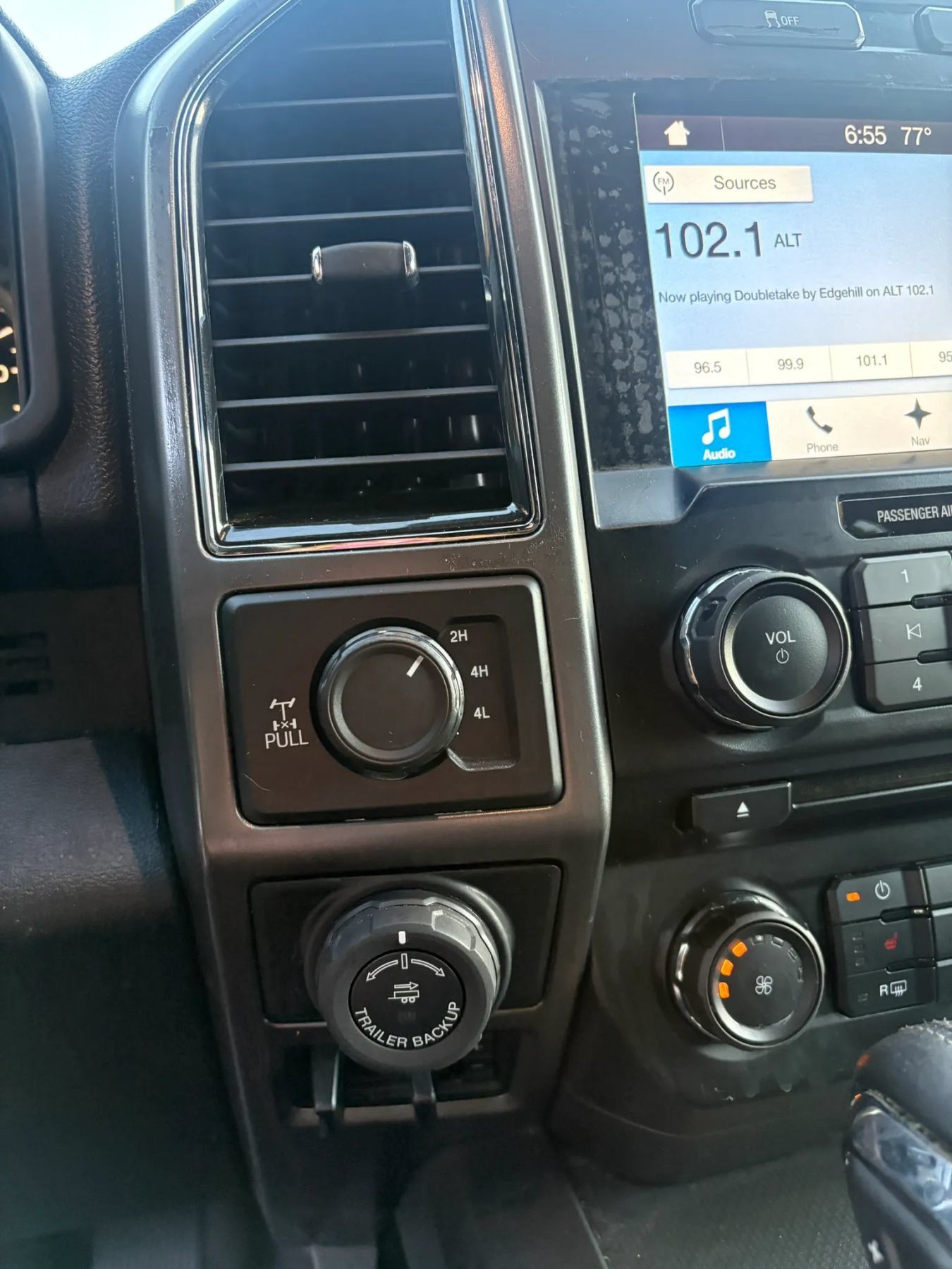 Used 2017 Ford F150 XLT w/ Equipment Group 302A Luxury AWD/4WD image 19