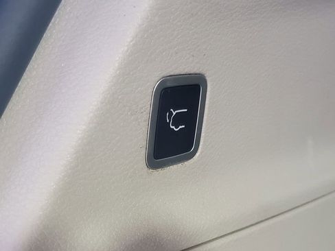 Used 2023 Chrysler Pacifica Touring-L FWD image 26