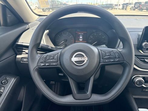 Used 2024 Nissan Altima 2.5 S FWD image 16
