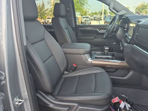 Used 2024 Chevrolet Silverado 1500 LT Trail Boss w/ LT Trail Boss Premium Package AWD/4WD image 25