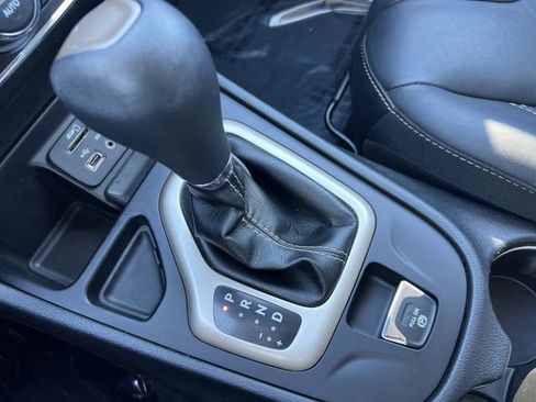 Used 2018 Jeep Cherokee Limited w/ Technology Group image 24