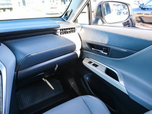 Used 2024 Toyota Venza Limited image 6