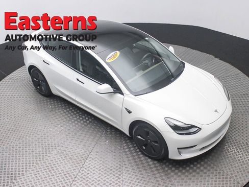 Used 2023 Tesla Model 3 Standard Range image 3